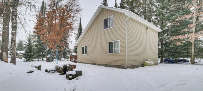 Family Nature Escape! South Branch Haven w/ Deck Hotéis em Alcona County