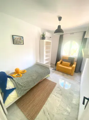 Modern Townhouse 7min walk beach and 15 to Duquesa