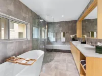 Luxury 5-floor Unit with Ocean Views near Beach - جاكوزي