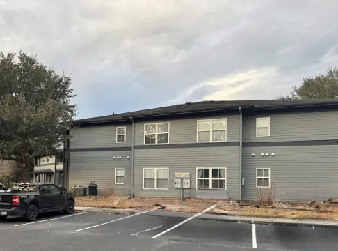 2nd Floor Walk-up.  Close to Wedding Venues, Restaurants and More!