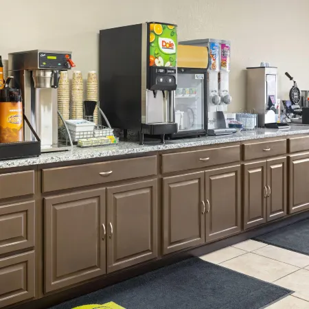 Super 8 by Wyndham Mentor/Cleveland Area