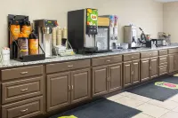 Super 8 by Wyndham Mentor/Cleveland Area - breakfast