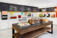北帕西帕尼歡朋套房酒店 - 早餐
