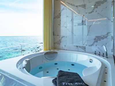 Yeongdeok Prienz Pool Spa Pension