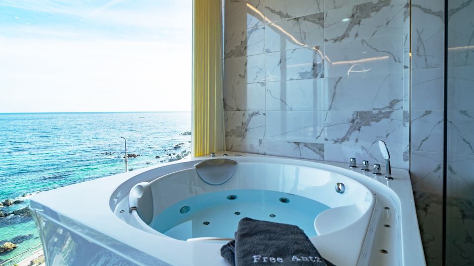 Yeongdeok Prienz Pool Spa Pension