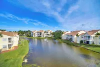 Walk to Canova Beach Park: Couple's Coastal Condo - balcony