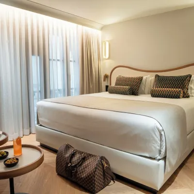Hotel Condal โรงแรมใกล้คิวทัท เวลญ่า