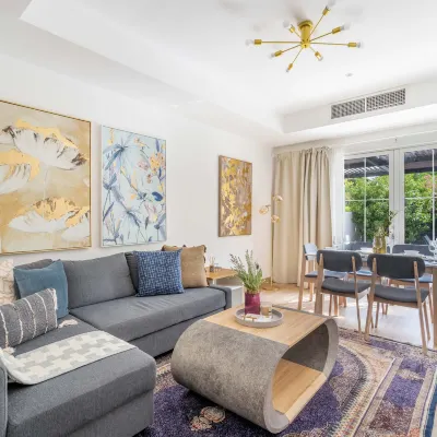 GuestReady - Deluxe Spring Townhouse Отели рядом с достопримечательностью «Джебель-Али»