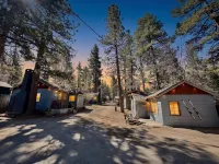 Fox n Bear Cottages Big Bear - parking