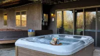 Secluded Retreat w/ Pool, Hot Tub, Fire Pit, Views Windham Mountain House