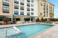 Tru by Hilton Frisco Dallas - Pools