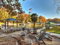 Lakefront Home Private Dock, Tiki Bar, Firepit Shore to Please by Avantstay Hotels in Westport