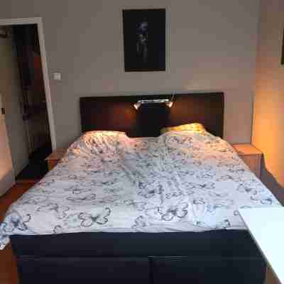 Room in apartment within walking distance to Avenyn etc Others