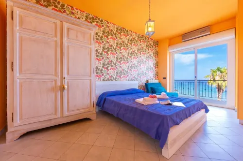 Laigueglia Beach, Seafront Sea-View Balcony - Happy Rentals - バルコニー