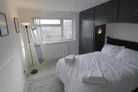 3Bed Central Flat - free parking - Apartments