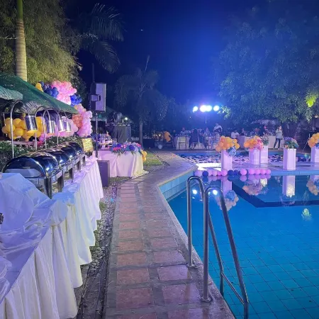 Sarojus Farmview Hotel