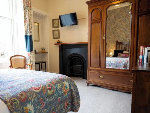Leven House Bed and Breakfast - 3-Star