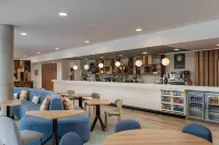 倫敦斯坦斯特德機場希爾頓歡朋酒店 - 酒吧