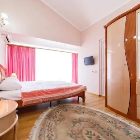 Laura Mini-Hotel