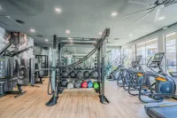 Chic Stay Near Westgate Pool, Gym, Parking & W/D