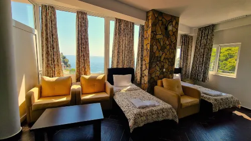 Azura Bay Hotel - 游泳池