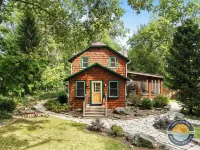 Lake Geneva Escape 4BR Arcade Fire Pit and Deck Hotels in Como