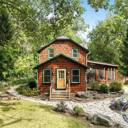 Lake Geneva Escape 4BR Arcade Fire Pit and Deck
