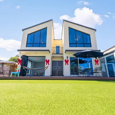 Sunha Kids Pool Villa Hoteles cerca de Budas de piedra de Baedong