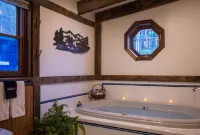 West Hill House B&B in MAD River Valley - Hot Tub