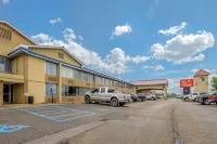 Econo Lodge Inn & Suites Triadelphia - Wheeling - parking
