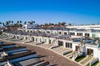 Dog-Friendly Suite with Kitchenette, Heated Outdoor Pool, Hot Tub, Private Patio - 2 tähden