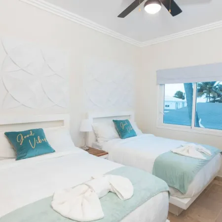 Beachfront Condo |2 Pools & Private Beach |8 Guest