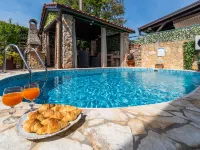 Ana - Pools