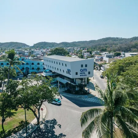 Am Hotel y Plaza
