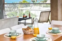 Modern Gem with Stunning Balcony by Sea N Rent - 4 stjerner