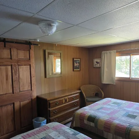 Secluded 2 Acre Lakeside Home, Boat & Motor Included on 5 Lake Chain. Free Wi-Fi