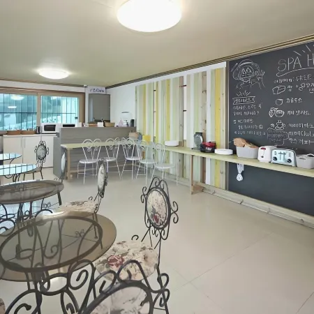 The South Sea, Spa Hill Pension