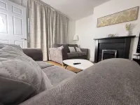Urban Calm Spacious 3-bed Home With Free Parking Hotele w: Rotherham District