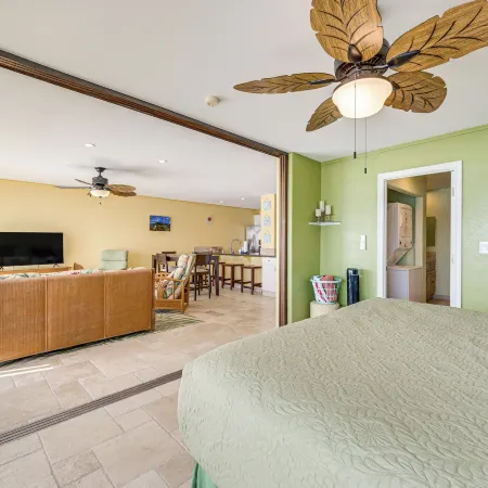 1 Mi to Magic Sands: Waterfront Big Island Condo