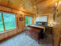 Large Family Lodge w/ Hot Tub, Sports Game Room, Gaming Room, and Pet Friendly! - Boutique