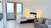JoLi Beach House  - Spacious Second Floor T0 Suite - 3-Star