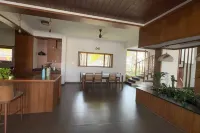 Lahari by Hireavilla - Chic 4BR Beachfront Villa - Pools