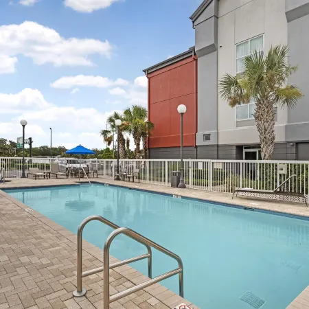 Best Western Plus Chain of Lakes Inn Suites