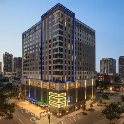 洲際Staybridge Suites休斯敦市中心飯店 市中心水族館（Downtown Aquarium）附近的飯店
