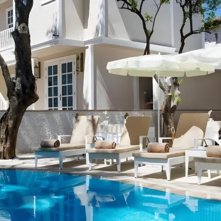 Elegance East Hotel