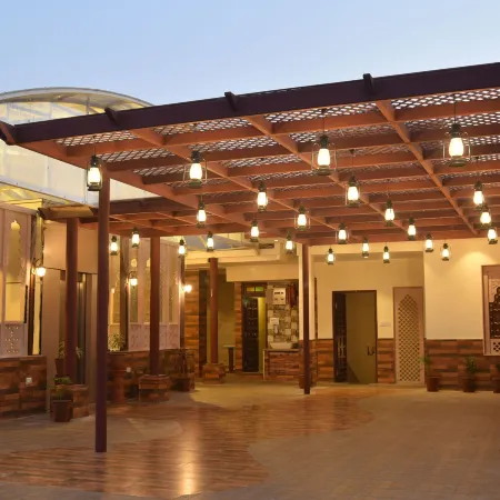Jaipur Hotel New - Heritage Hotel Отели рядом с достопримечательностью «Музей Альберт-Холл»