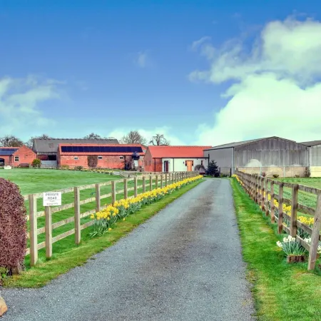 Family Cottage Near Wilsthorpe Beach Hotels in Driffield
