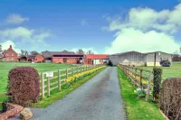Family Cottage Near Wilsthorpe Beach - 4-Star