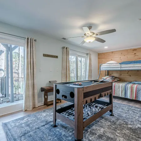 Lakefront Luxury - Boat Slip - Kayaks - Game Room
