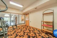 Days Inn & Suites by Wyndham Beeville - Gym